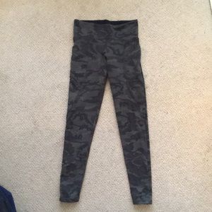 Strut This one size camo leggings